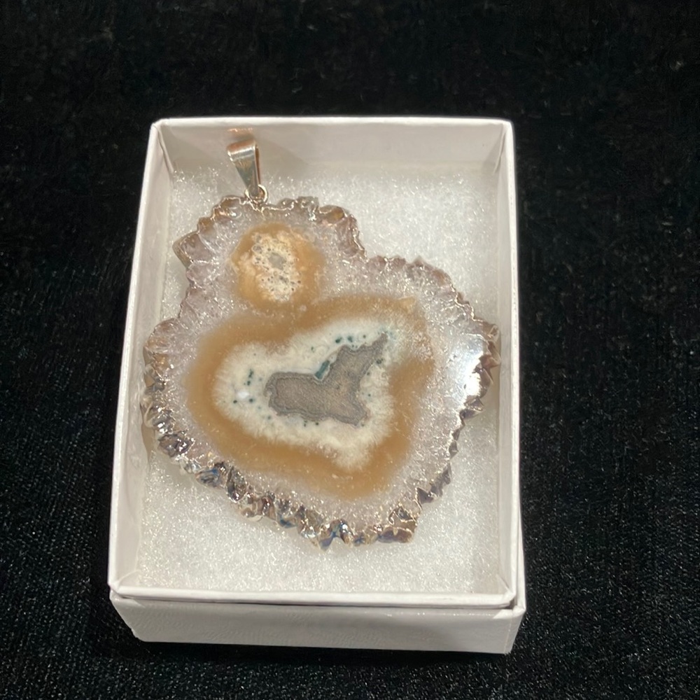 Beautiful Agate Pendent - C6